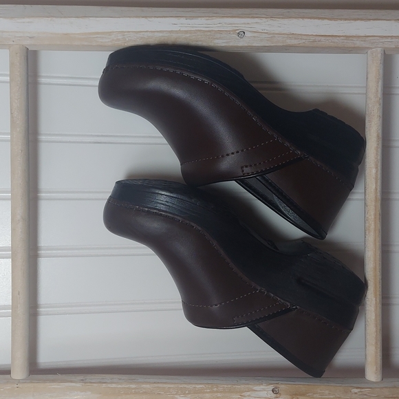 Dansko Shoes - Dansko dark brown leather clogs